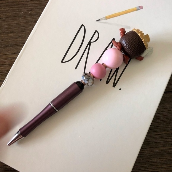 Disney Doorables: Moana: Kakamora #3 handmade beaded pen - Picture 3 of 3